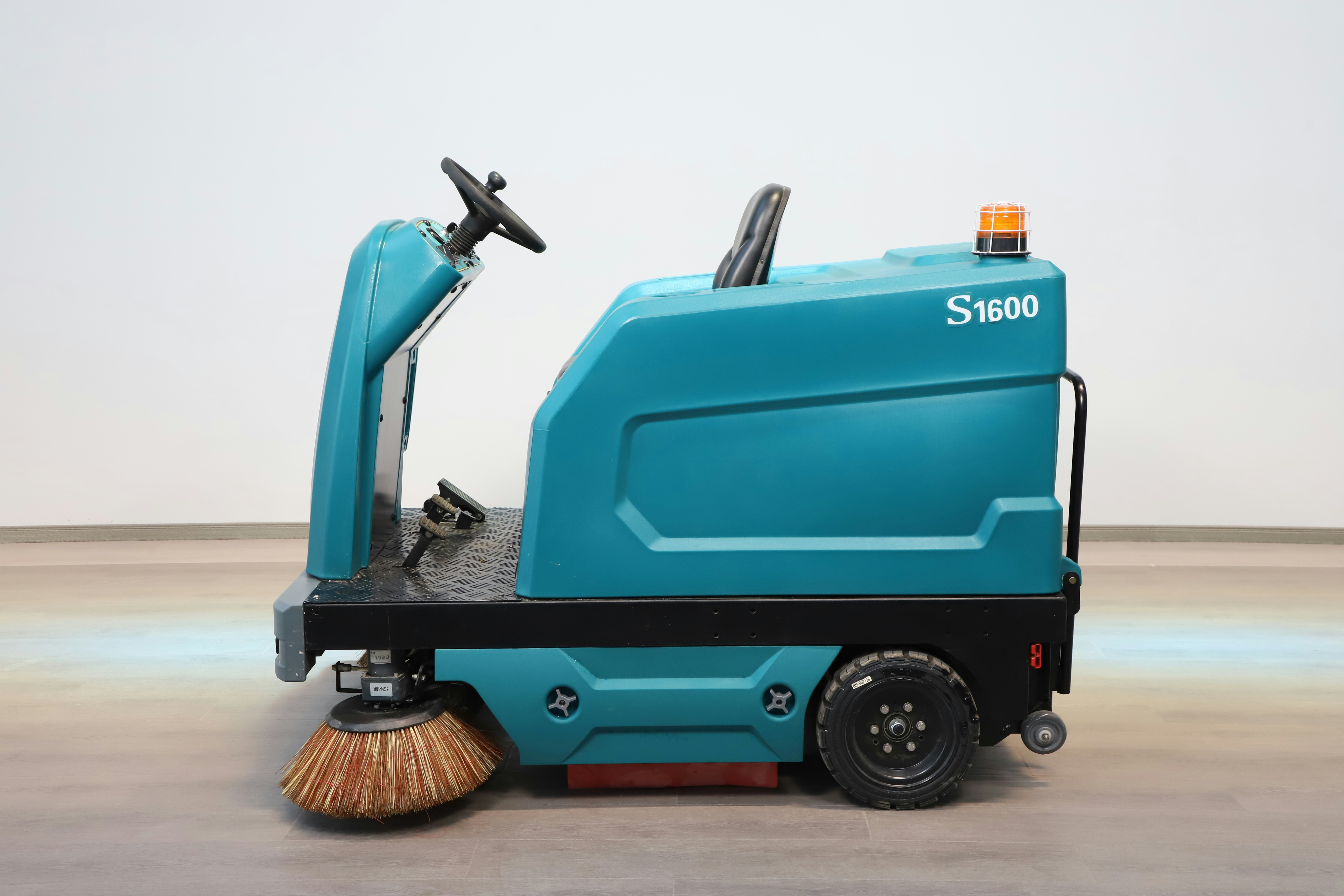 Commercial ride-on floor scrubbing machine